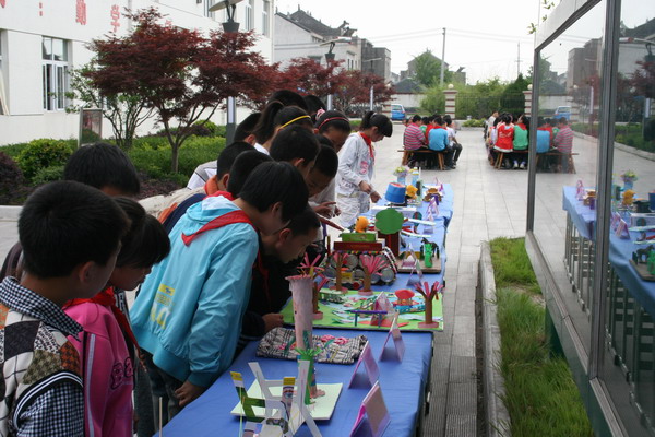 �Ƽ�С����չʾ