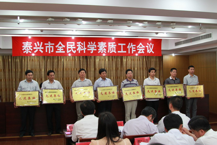 ���ý���2008��2010���ȫ���ѧ���ʹ����Ƚ�����