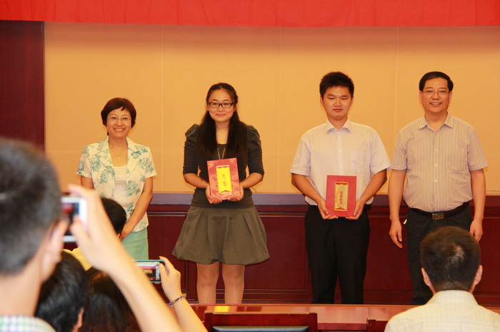 ��ί��֯���������ٹ��á���Э��ϯ��ӽʫΪһ�Ƚ��߻���߰佱����Ӱ����