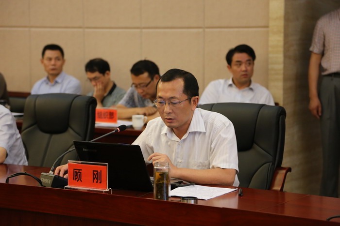 市政府副市长顾刚汇报创建工作情况