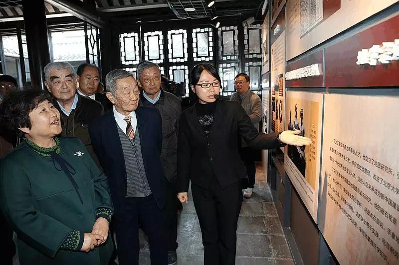 参观丁文江纪念馆