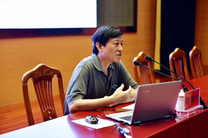 南大教授走进泰兴中学