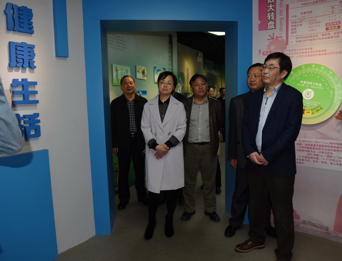 参观跃进社区科普馆