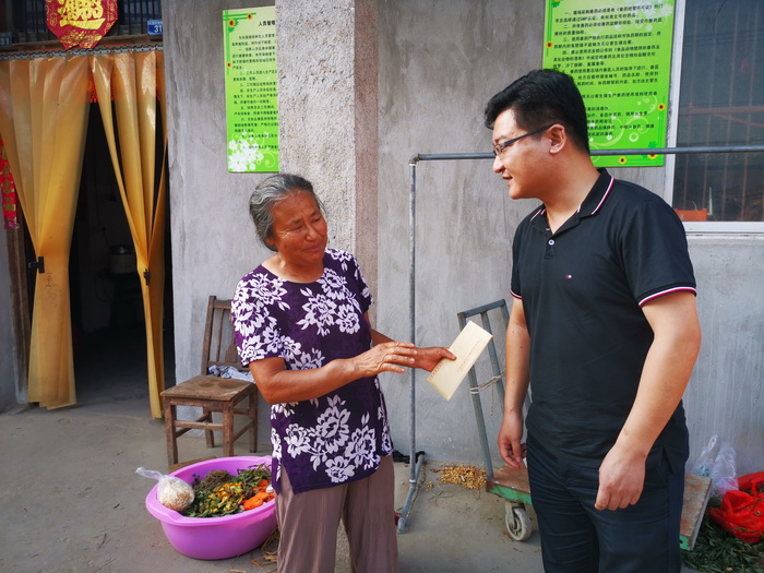 市科协助学贫困学子