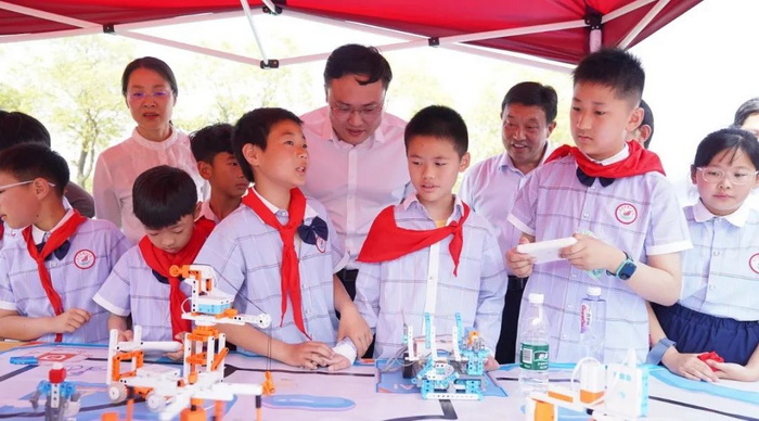 襟江小学科技成果展示(一)