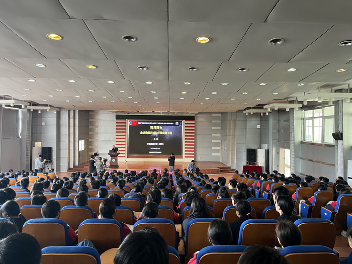 “地球与行星科学科普讲师团泰州报告会开讲仪式”在我市举行