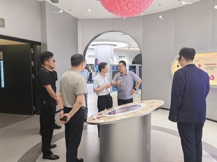 参观江阴市科技馆