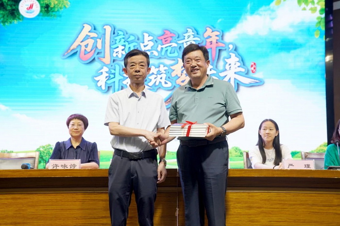 襟江小学科普宣讲活动现场